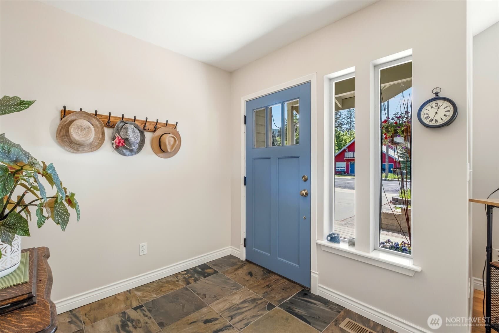 604 Birch Street photo 3