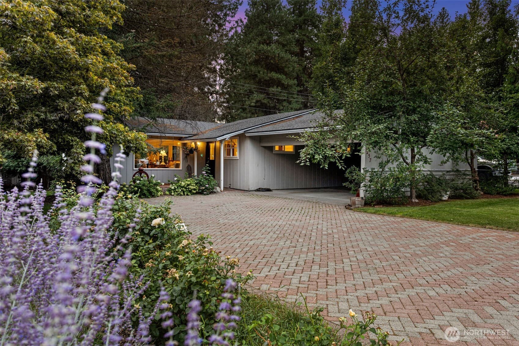 257 Scholze Street photo 2