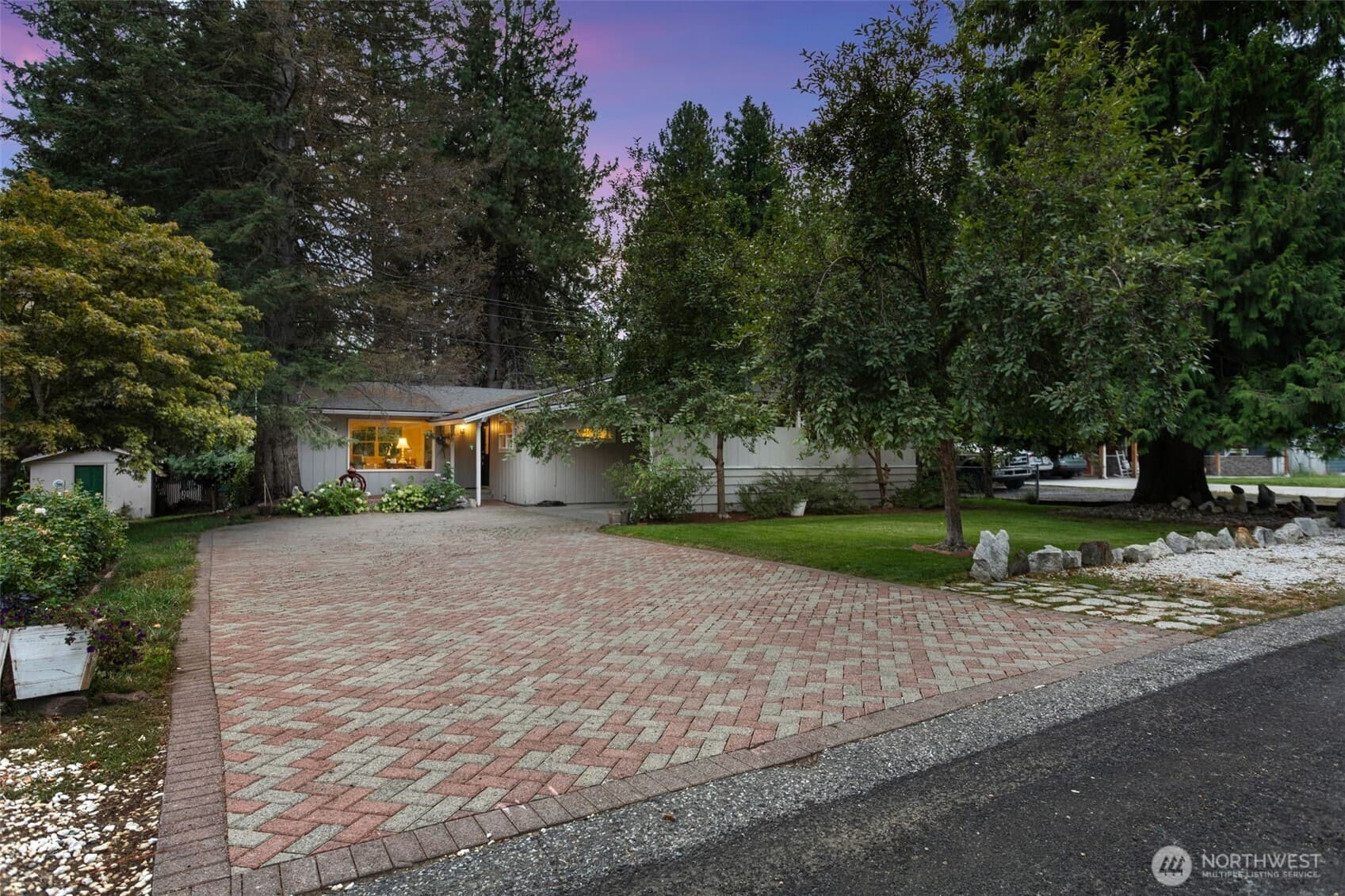 257 Scholze Street photo 3