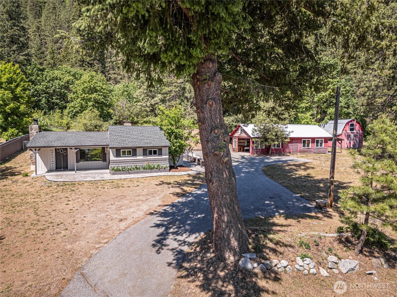 8494 Icicle Road photo 4