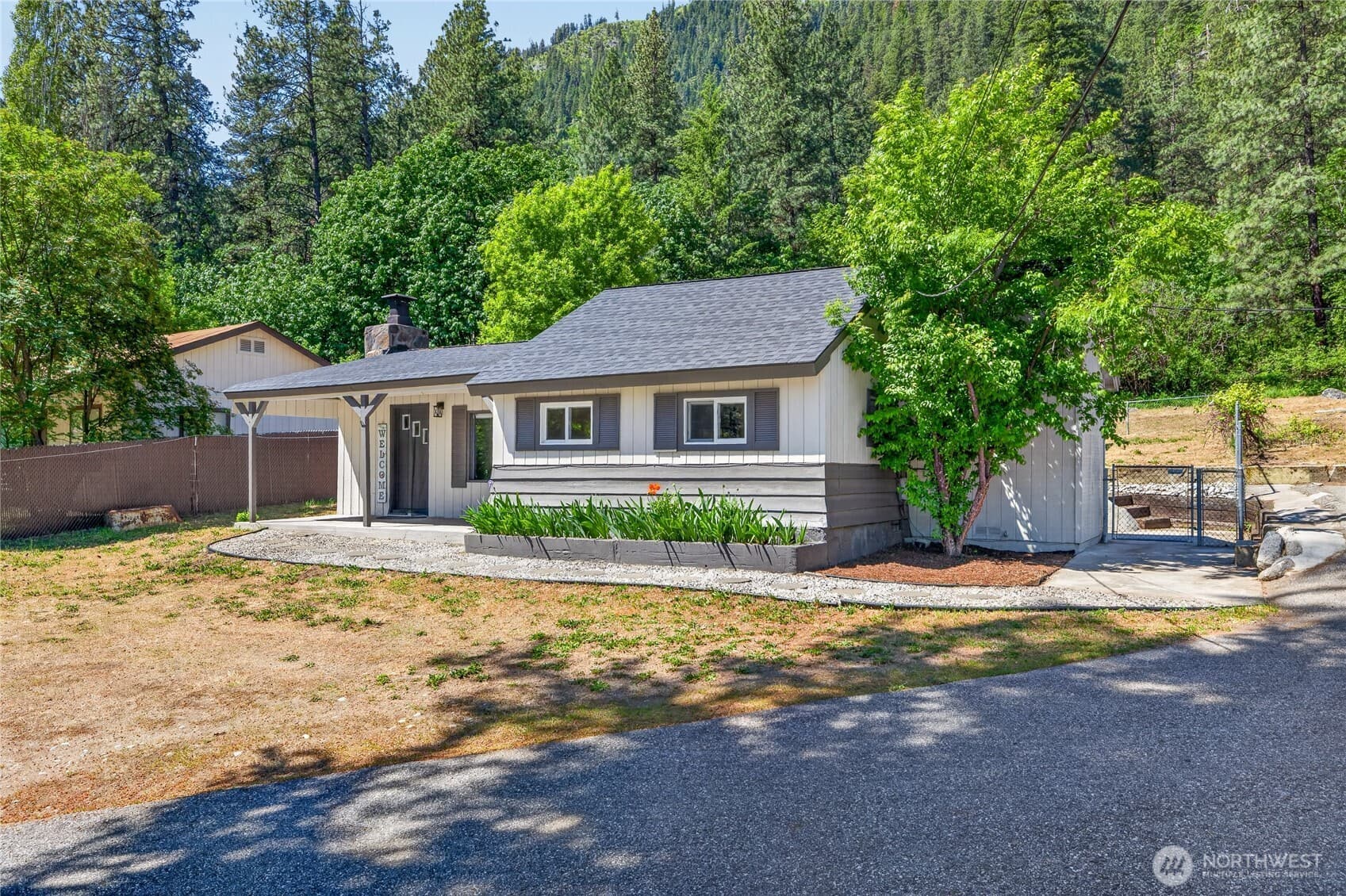 8494 Icicle Road photo 5