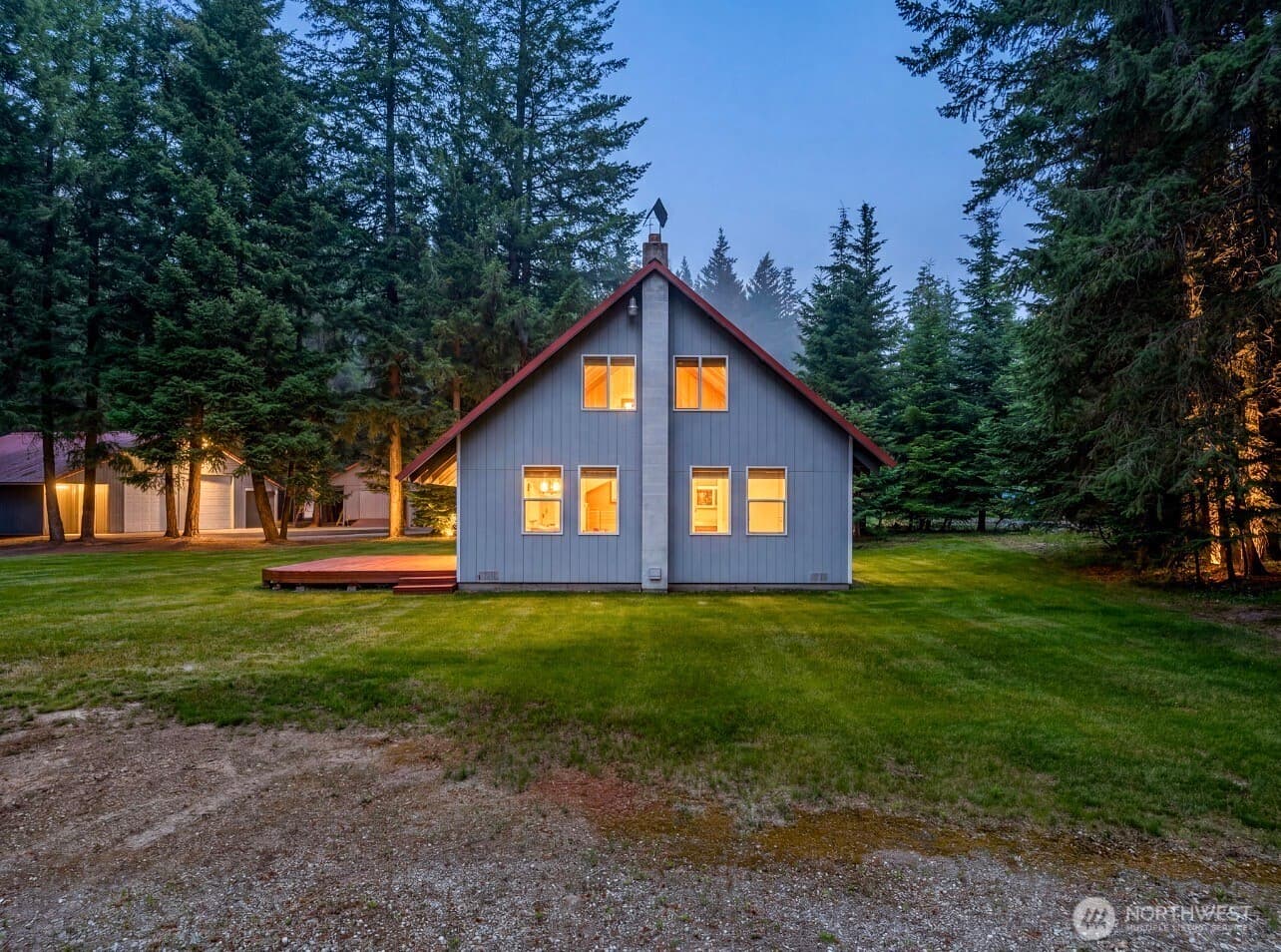 2605 Larch Drive photo 2