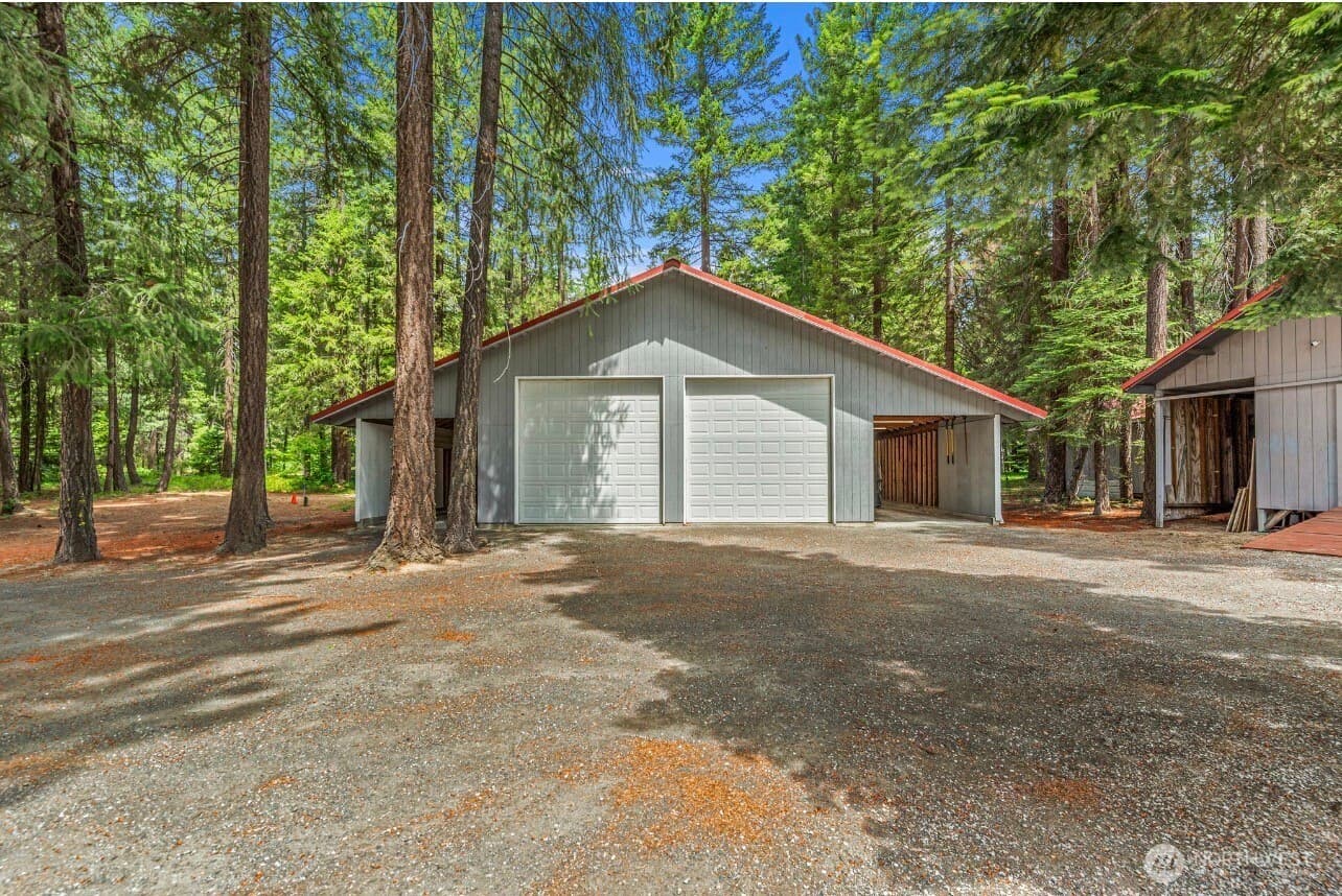 2605 Larch Drive photo 3