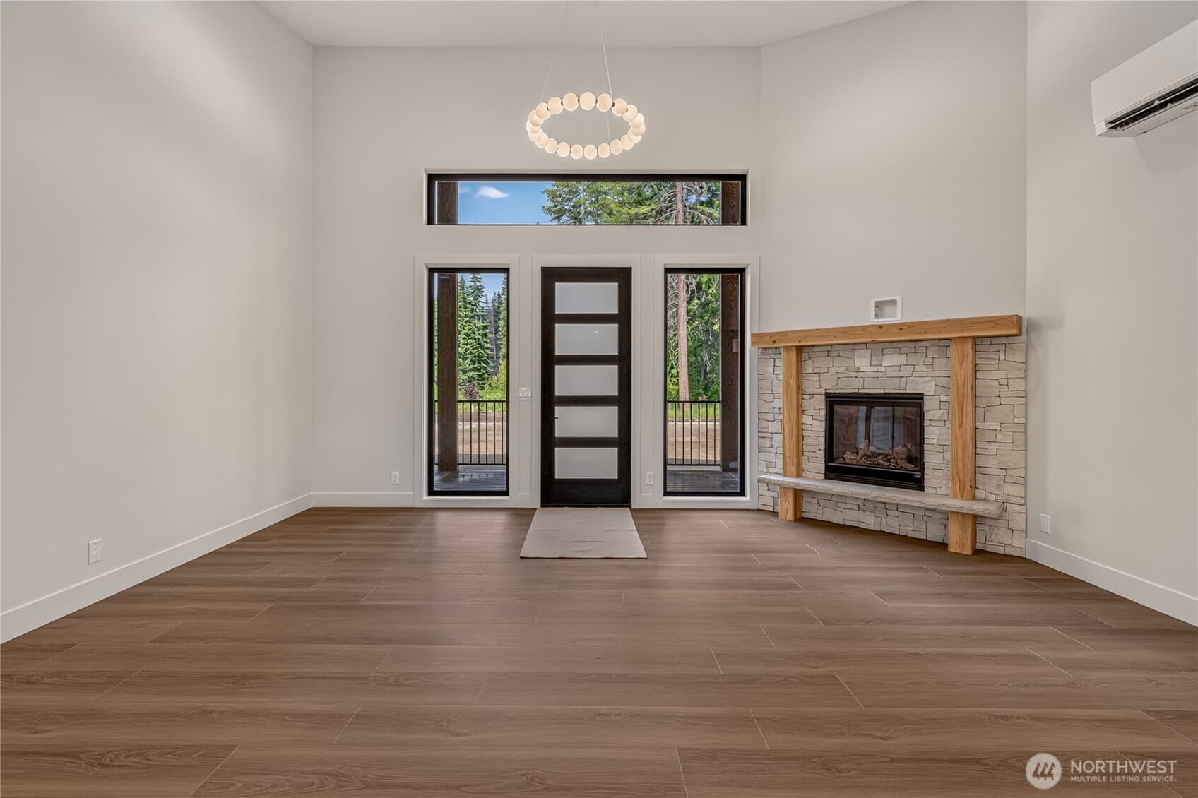 73 Headwater Lane photo 3