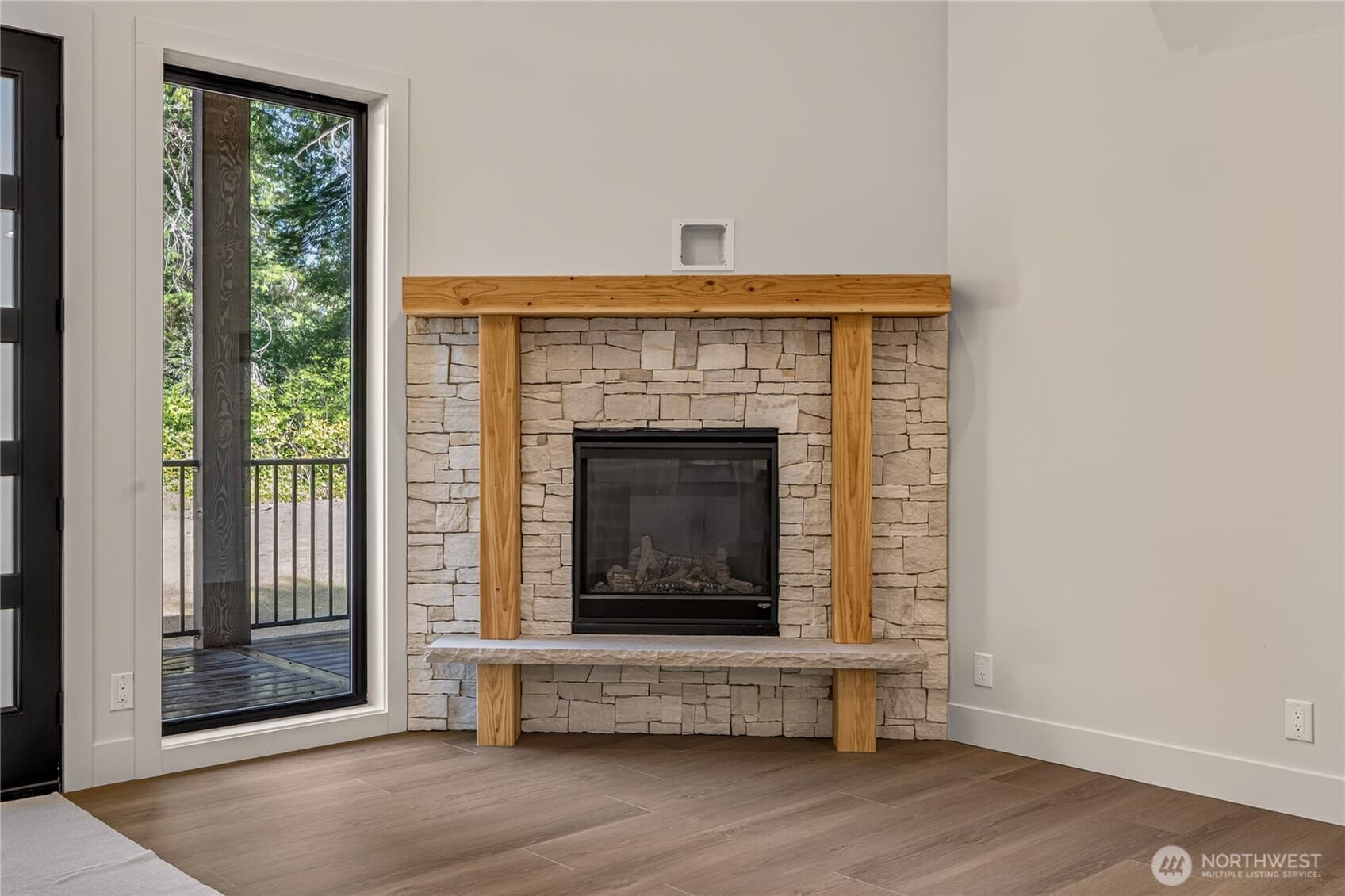 73 Headwater Lane photo 5