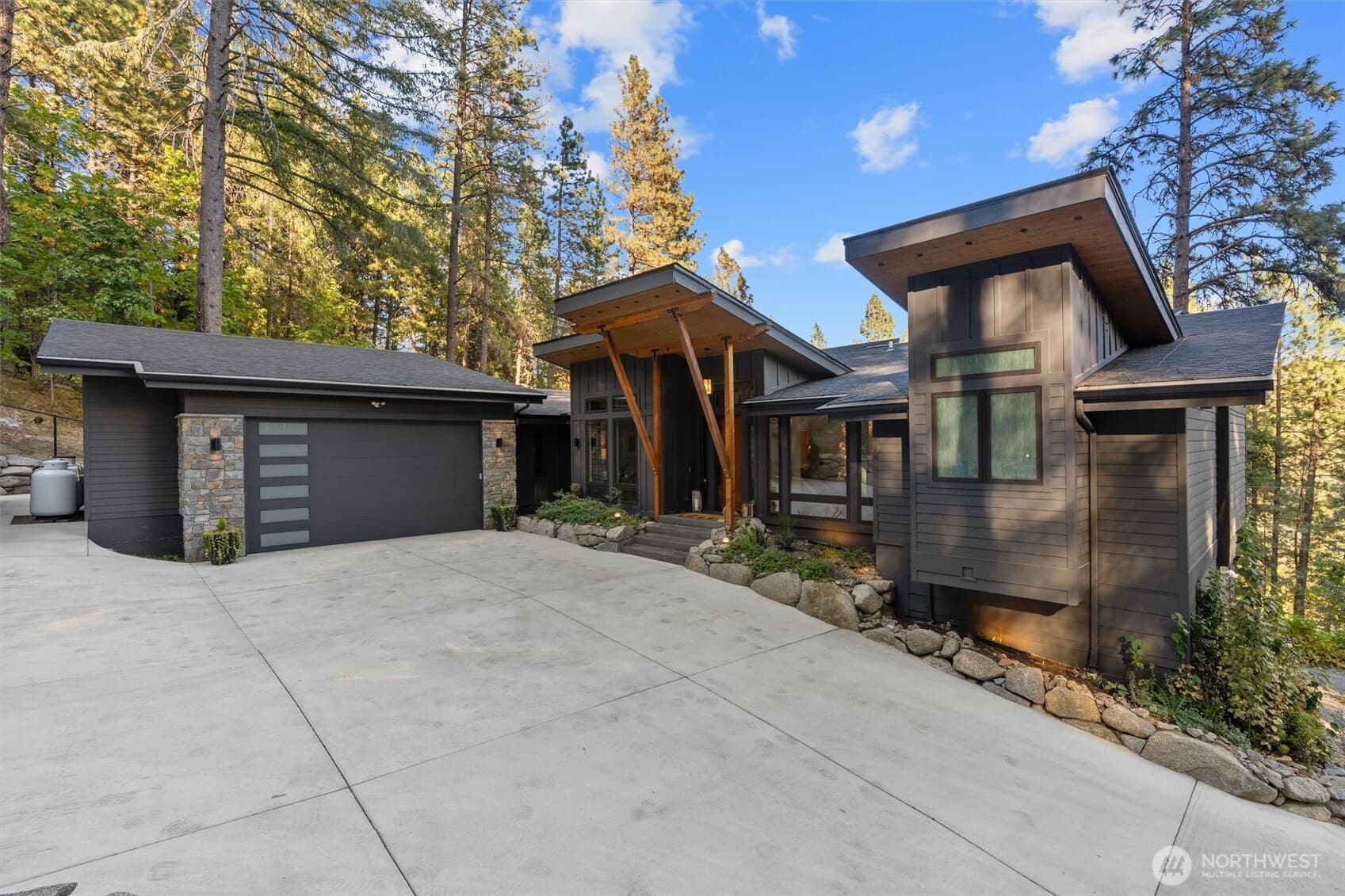 8836 Canal Road photo 2