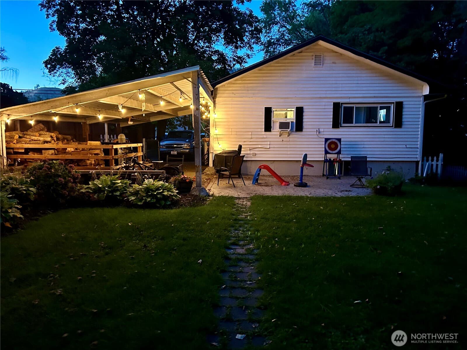 300 Pioneer Avenue photo 2