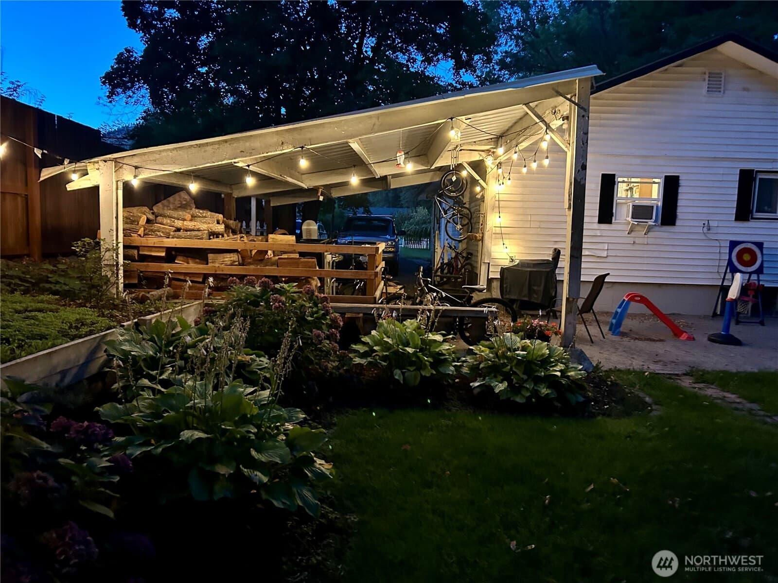 300 Pioneer Avenue photo 3