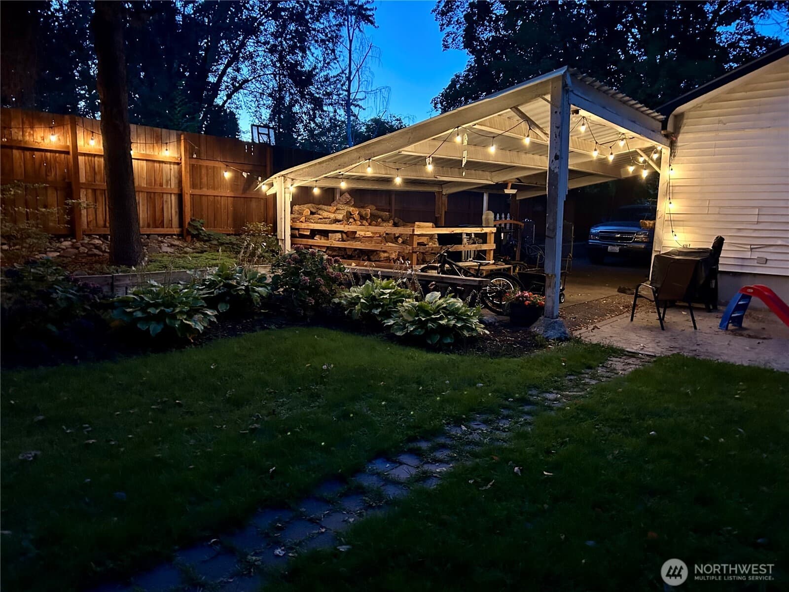 300 Pioneer Avenue photo 4