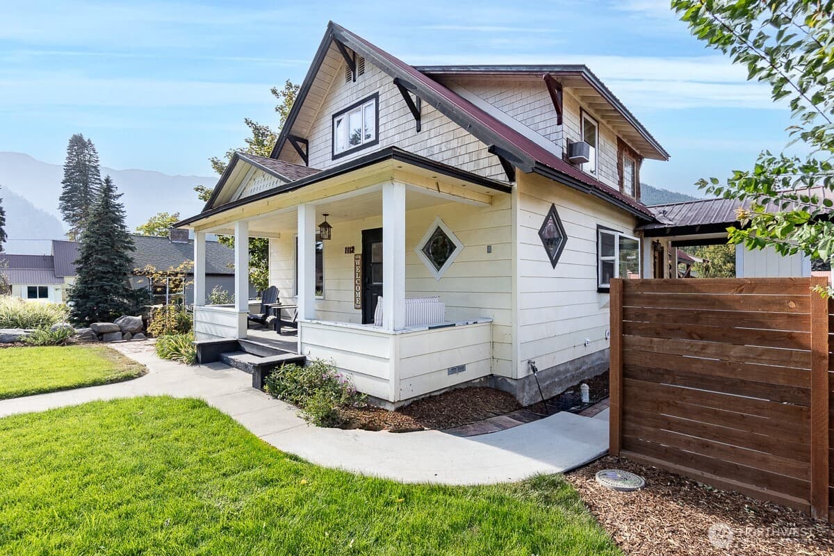 1112 Commercial Street photo 5