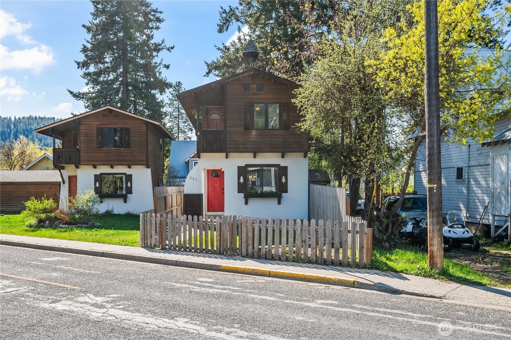 221 Evans Street photo 4