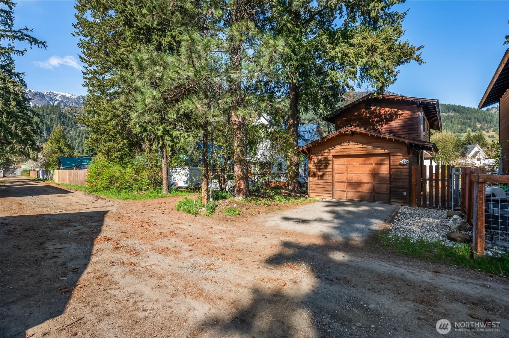 221 Evans Street photo 5
