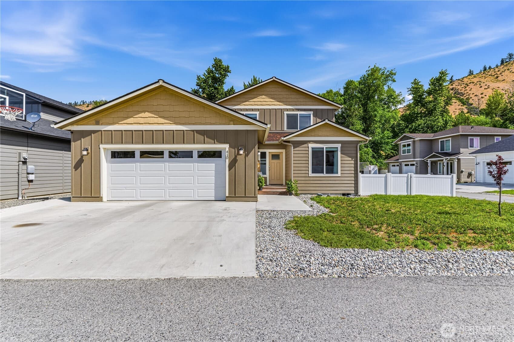 410 Riverside Meadow photo 3