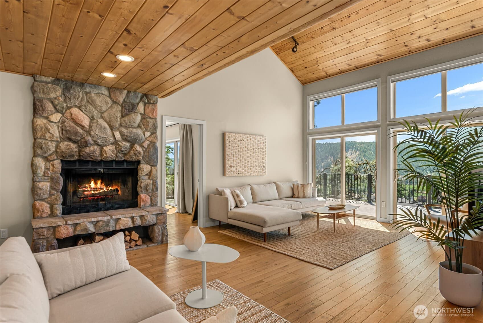 10460 Fox Road photo 4
